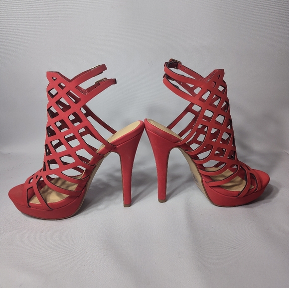 Red Heels - Picture 4 of 9